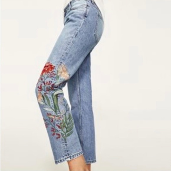 Zara blue jeans with floral embroidery on both sides of pant leg, size US 00 - Picture 1 of 9